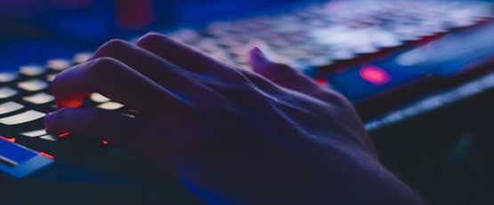 Espions sur les réseaux sociaux professionnels : les réflexes à avoir