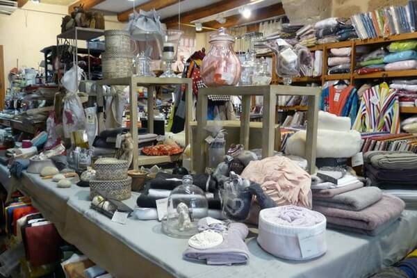 Arnal Tissus commerce détail textiles pour la maison à Clermont l'Hérault 